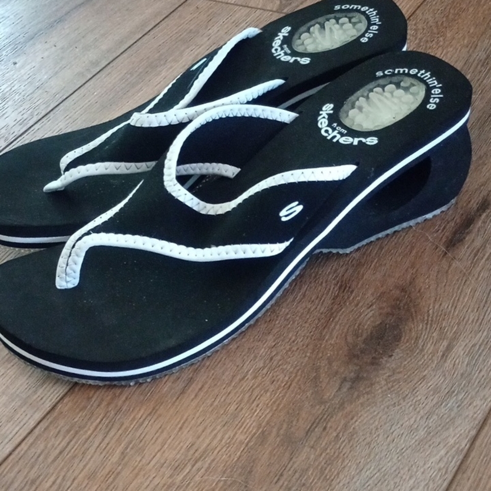 Skechers Black and White Sandals with Rubber Sole